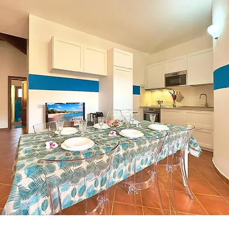 Sleeps 6 - Pool, Parking & Wifi - By Coral Apartment