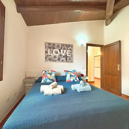 Sleeps 6 - Pool, Parking & Wifi - By Coral Apartment *