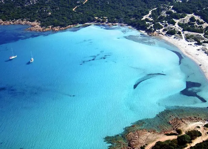 Sleeps 6 - Pool, Parking & Wifi - By Coral Porto Cervo