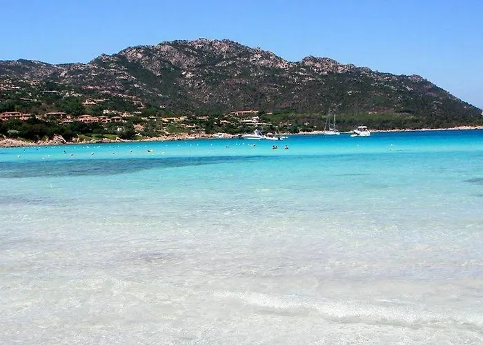 Sleeps 6 - Pool, Parking & Wifi - By Coral Apartment *