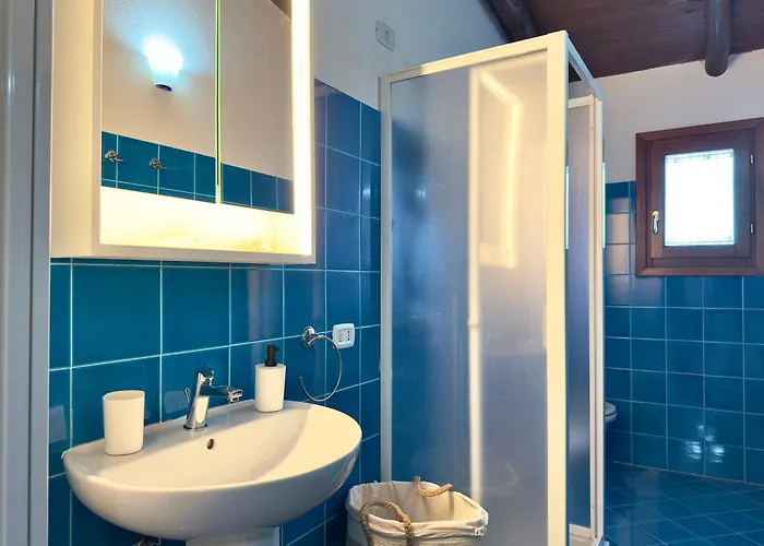 Sleeps 6 - Pool, Parking & Wifi - By Coral * Porto Cervo