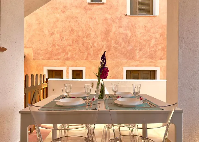 Apartment Sleeps 6 - Pool, Parking & Wifi - By Coral Porto Cervo