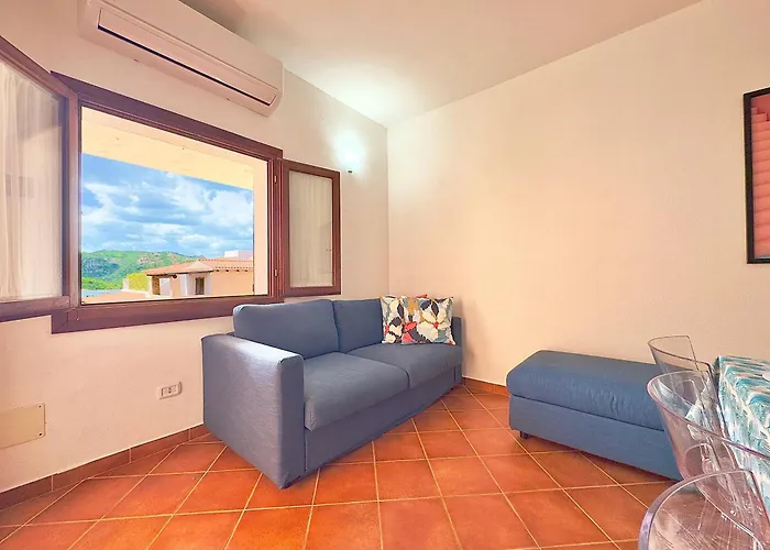 Sleeps 6 - Pool, Parking & Wifi - By Coral Porto Cervo