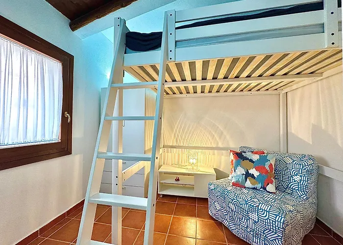 Sleeps 6 - Pool, Parking & Wifi - By Coral * Porto Cervo