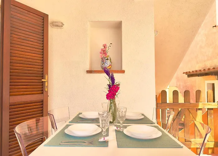 Apartment Sleeps 6 - Pool, Parking & Wifi - By Coral Porto Cervo