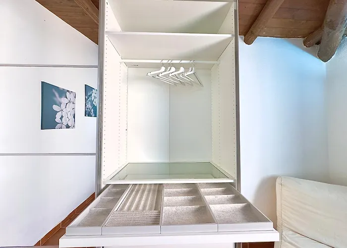 Apartment Sleeps 6 - Pool, Parking & Wifi - By Coral